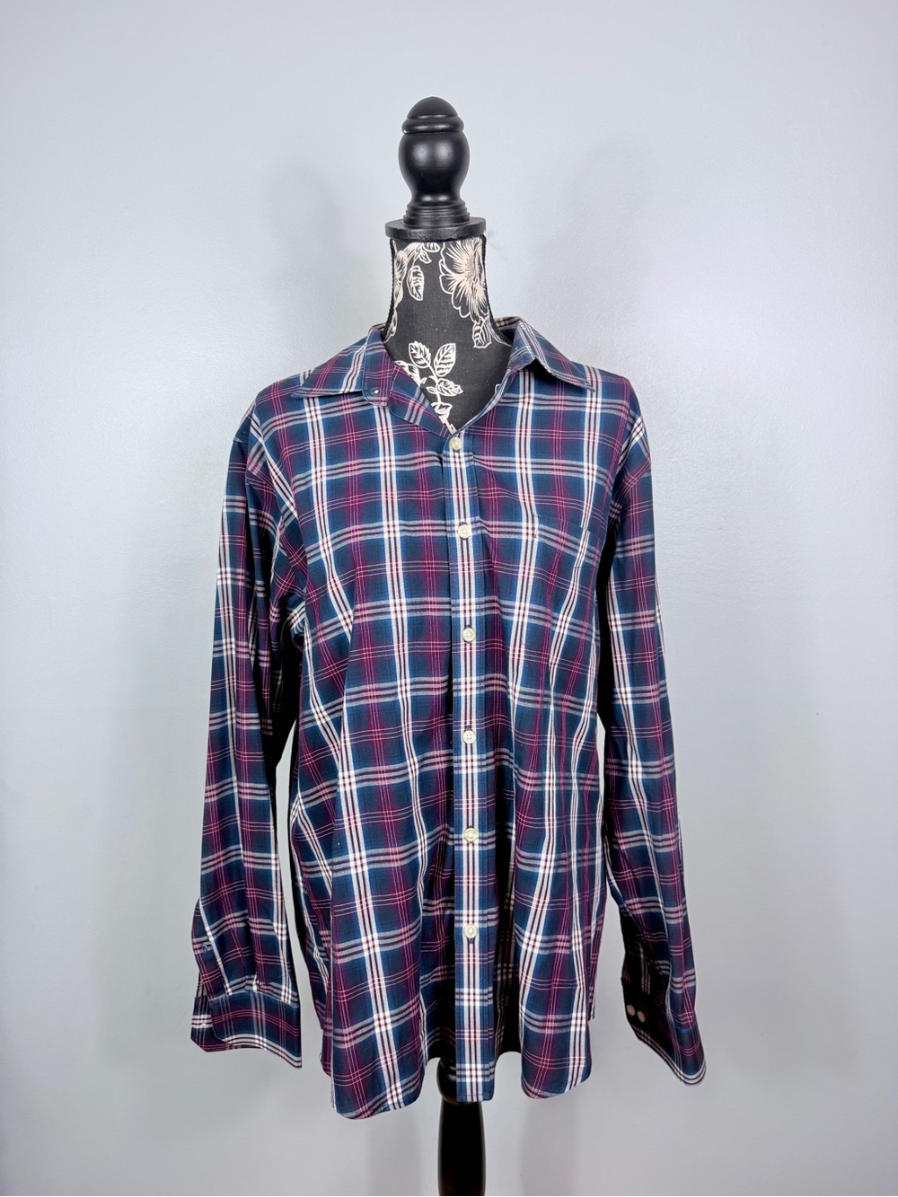 Van Heusen men's blue/purple plaid classic fit button down shirt size large